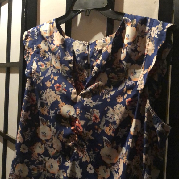 Sleeveless Top - Picture 3 of 3